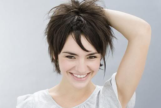 Foto de modelo de corte de cabelo feminino repicado