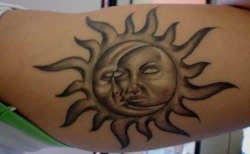 Foto de modelo de tatuagem de sol