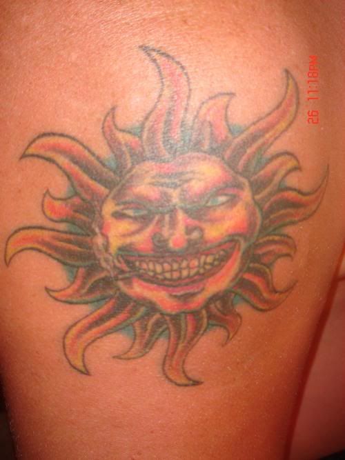 Foto de modelo de tatuagem de sol