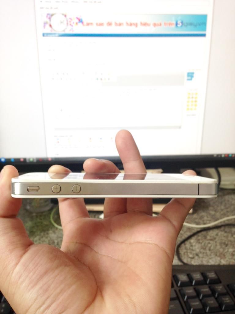 HCM: iphone 4 quốc tế trắng leng keng hộp sách trùng imei giá shock - 3