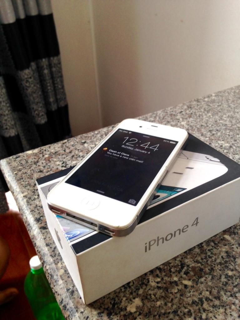 HCM: iphone 4 quốc tế trắng leng keng hộp sách trùng imei giá shock