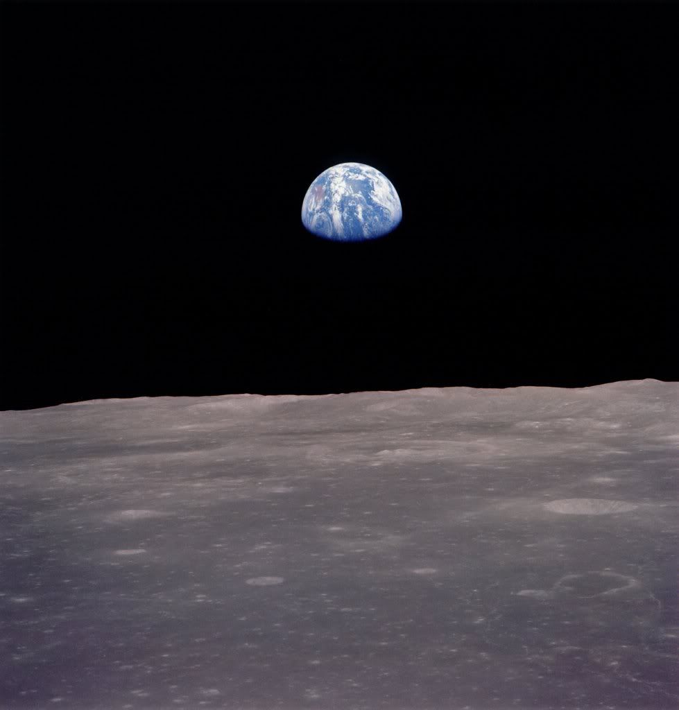 Earthrise_Apollo11_July20_1969.jpg