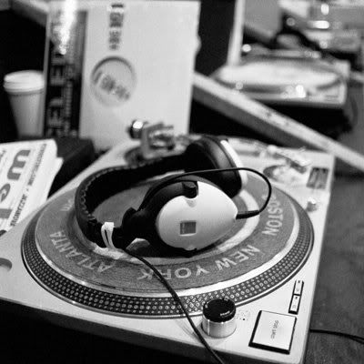 [img width=400 height=400]http://i291.photobucket.com/albums/ll308/Rapartistjbles/scratch.jpg[/img]