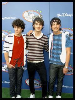 jonas_brothers_.jpg jonas brothers. image by loxfro