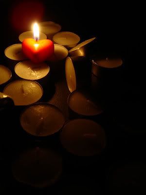 http://i291.photobucket.com/albums/ll311/rharrie/messages/Candle_by_esword.jpg