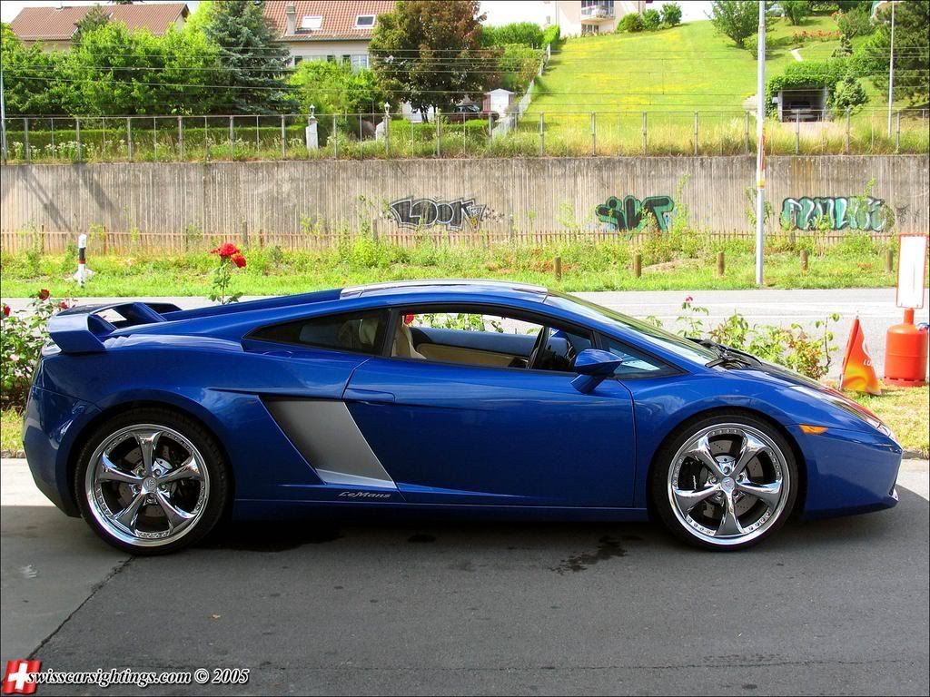 BLUE LAMBORGHINI Pictures