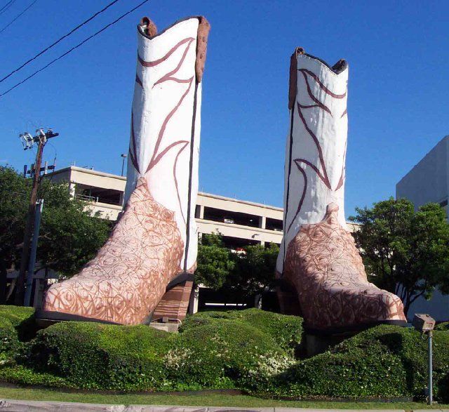 biggest-boots-in-the-world-photo-by-mjkwheeler-photobucket