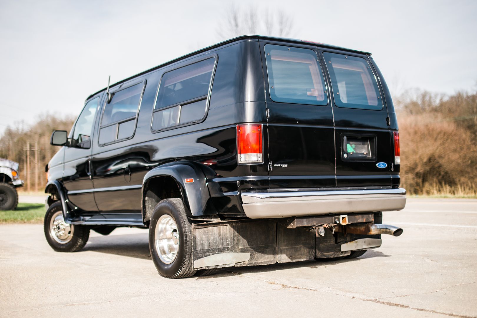 Броневик Ford Econoline